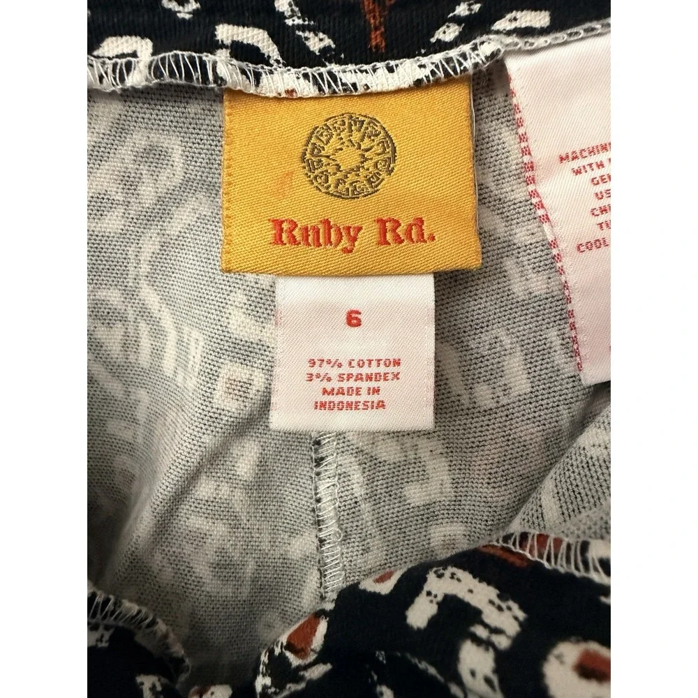 RUBY RD Ankle/Capri Pants Size 6 Geometric Print Black And White
